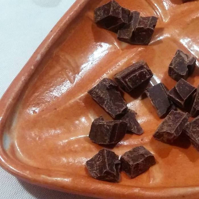 Marvelously silky and flavorful Madre Chocolate of Hawaii, made from Hawaiian cacao and sugar.