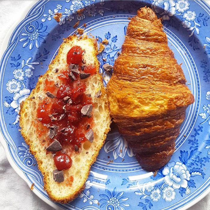 choc croissant jam