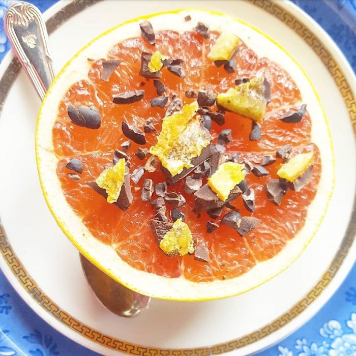 p and c on grapefruit half