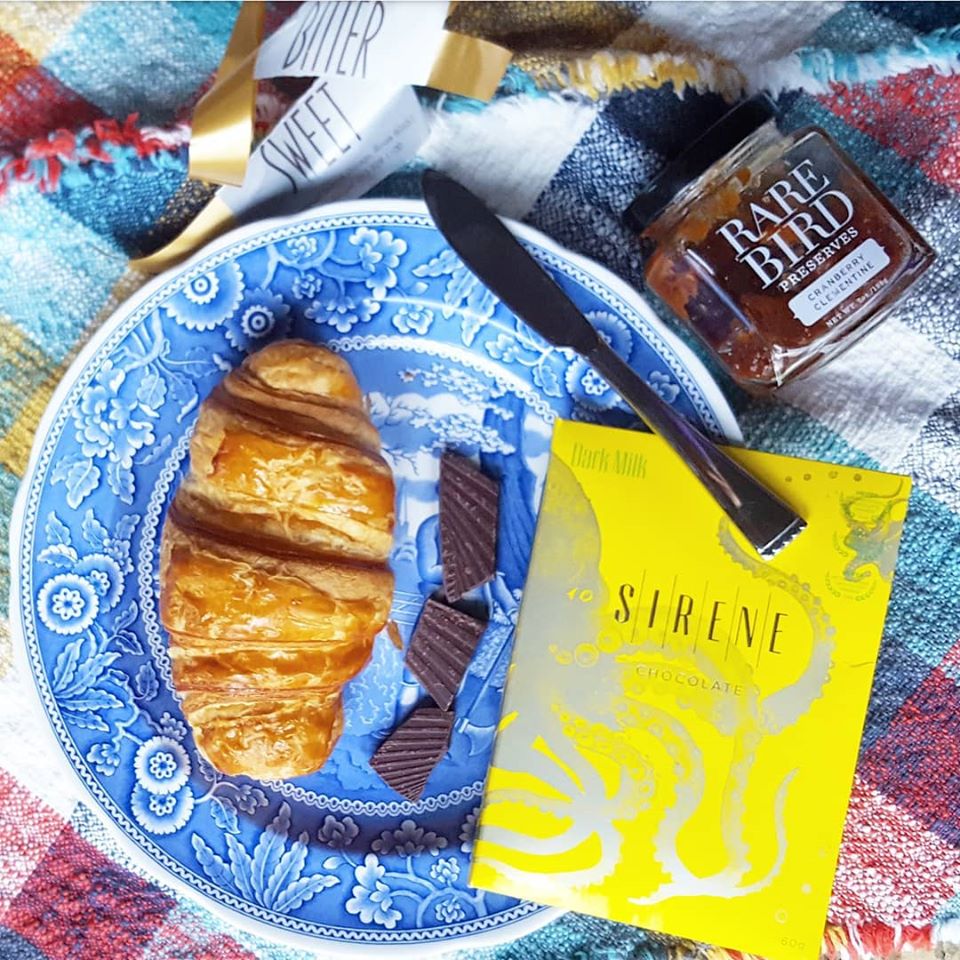 sirene with croissant