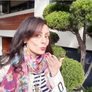 valerie blowing kiss